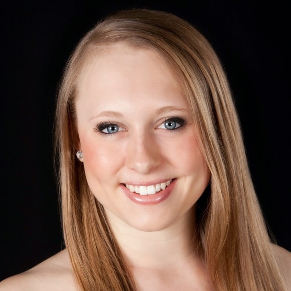 Meet your Posher, Carrie - Picture 3 of 11